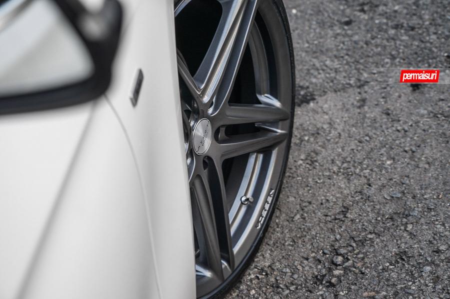 Детали экстерьера BMW 320d Sedan on Vossen Wheels (VFS5) 2017 года  (фото 9 из 11)